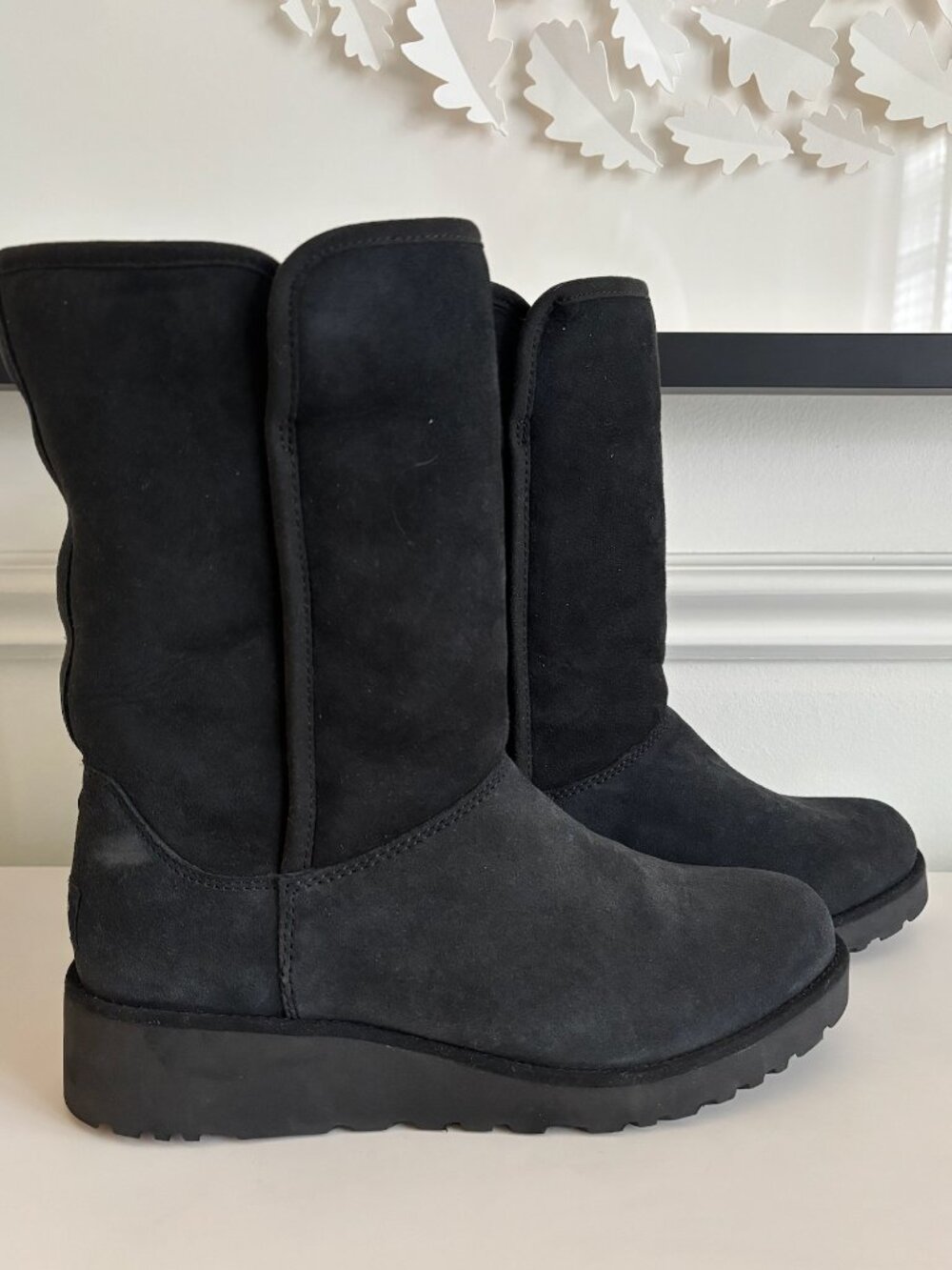 UGGS - Black wedge suede boots